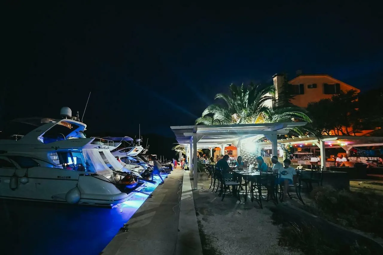 Villa Rava Hotel & Restaurant