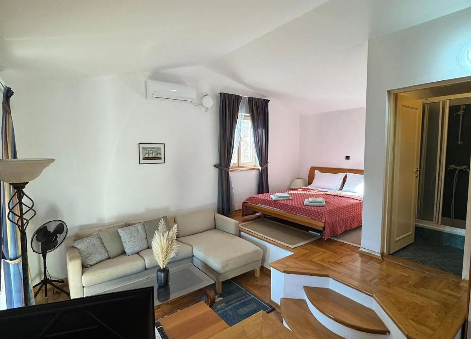 Villa Rava Hotel & Restaurant 4*,